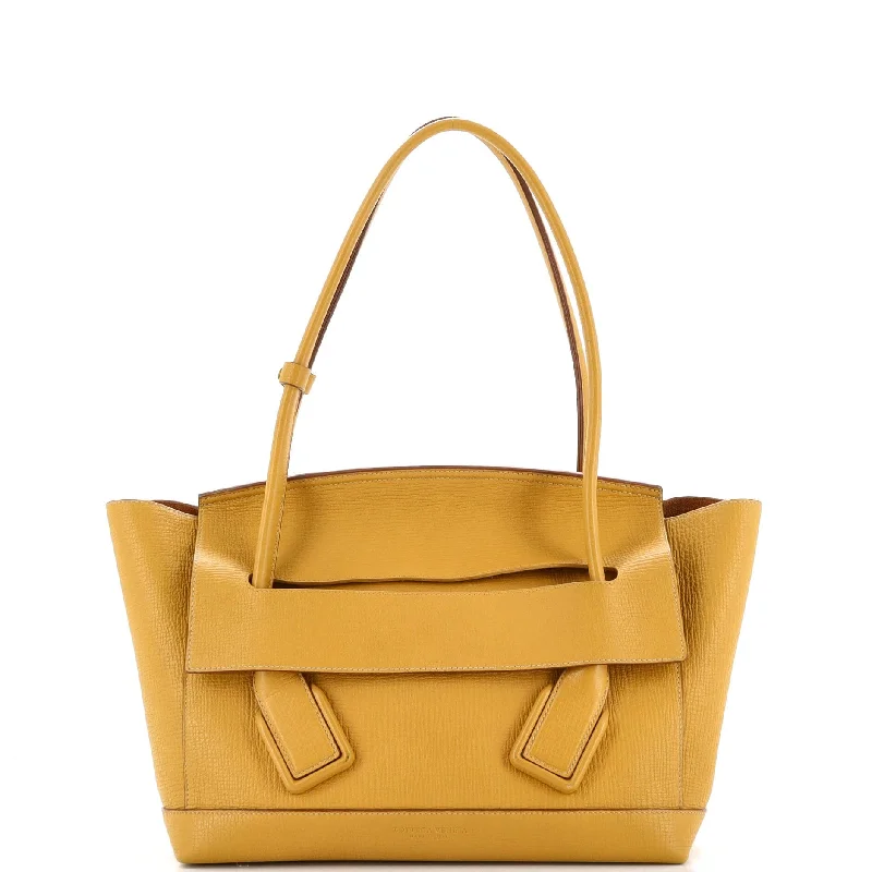 Plus-size satchel with a spacious interior for carrying all essentialsArco Bag Grainy Leather Medium