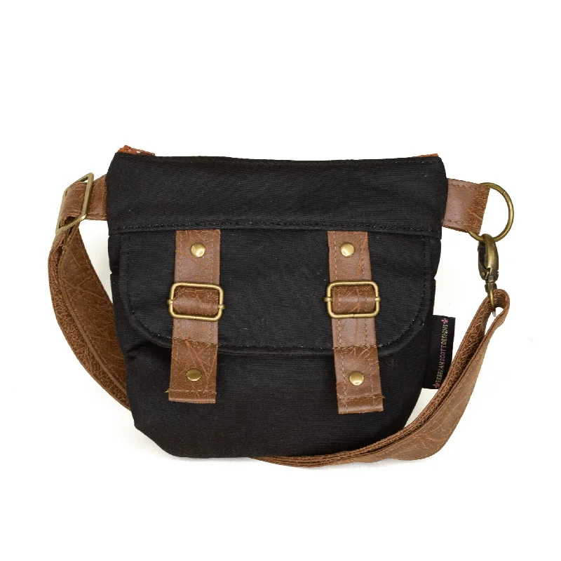 Mini crossbody bag with a chain strap for a trendy and compact lookBrittany: Black Waxed Canvas