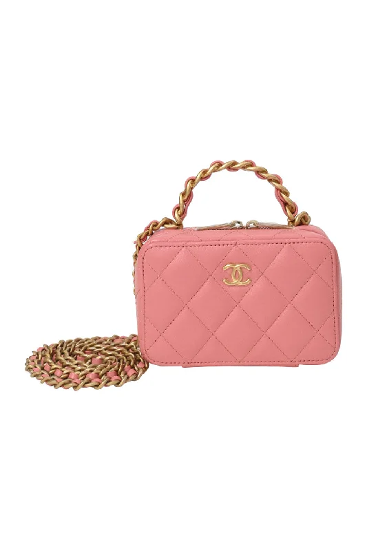 Silk - lined handle bag with a smooth interior to protect belongings[WB7304] Chanel | Top Handle Bag