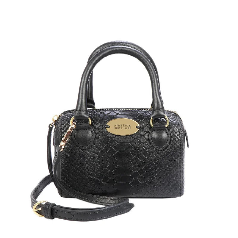 Leather evening bag with a gold - plated chain strap for a sophisticated lookEE SUZIE-M SLING BAG