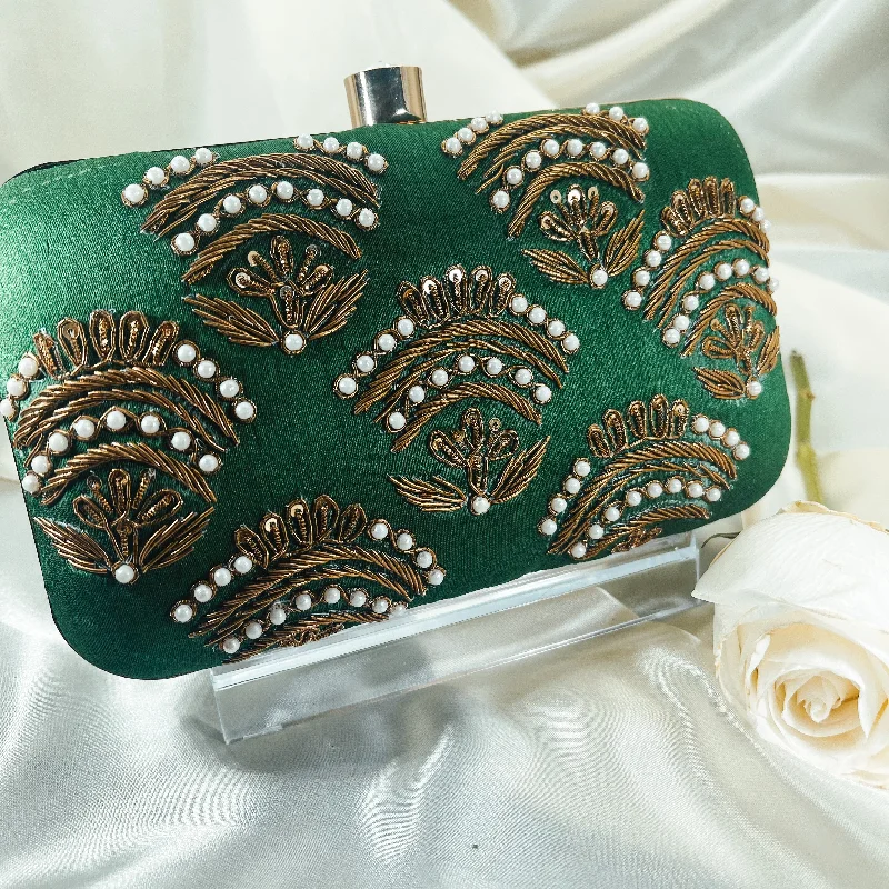 Vintage - style beaded evening bag with an art - deco patternKIARA Clutch (Green)