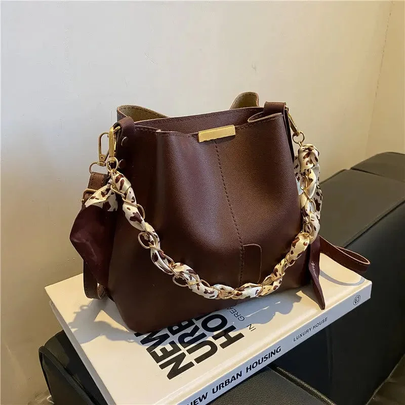 Women's silk - lined leather makeup bags with multiple compartmentsM475 Elegant Chain Tote Bucket Bag 2022 New High-quality Pu Leather Women's Designer Handbag Travel Shoulder Messenger Bags