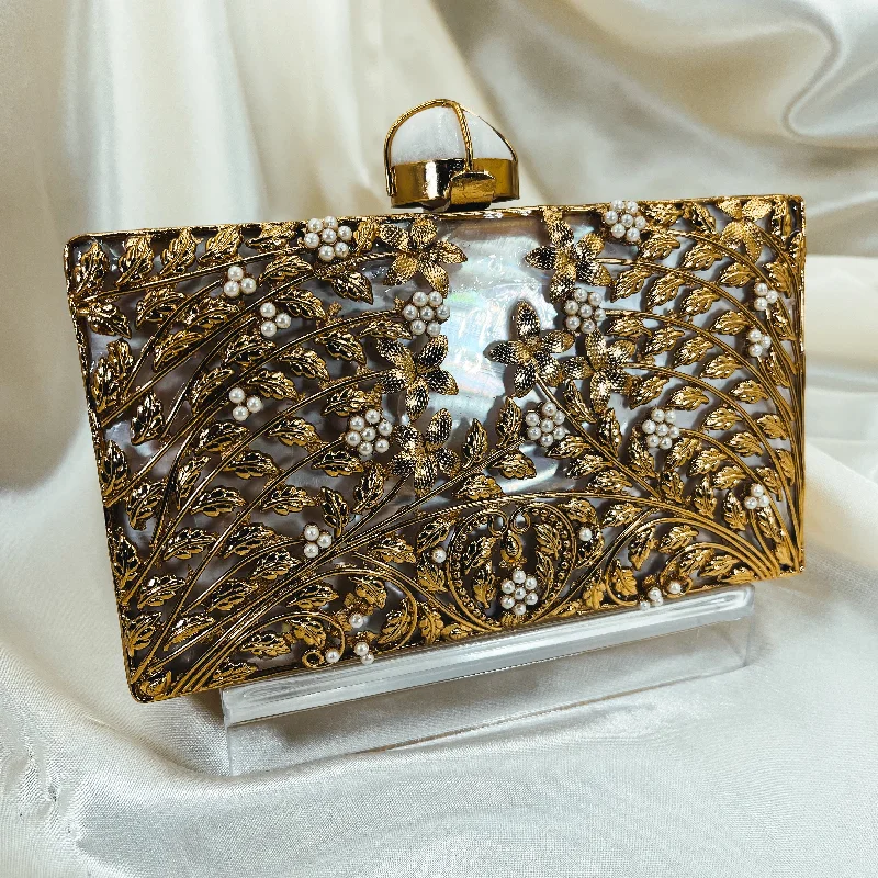 Leather evening bag with a gold - plated chain strap for a sophisticated lookRUHANA Clutch (Gold)