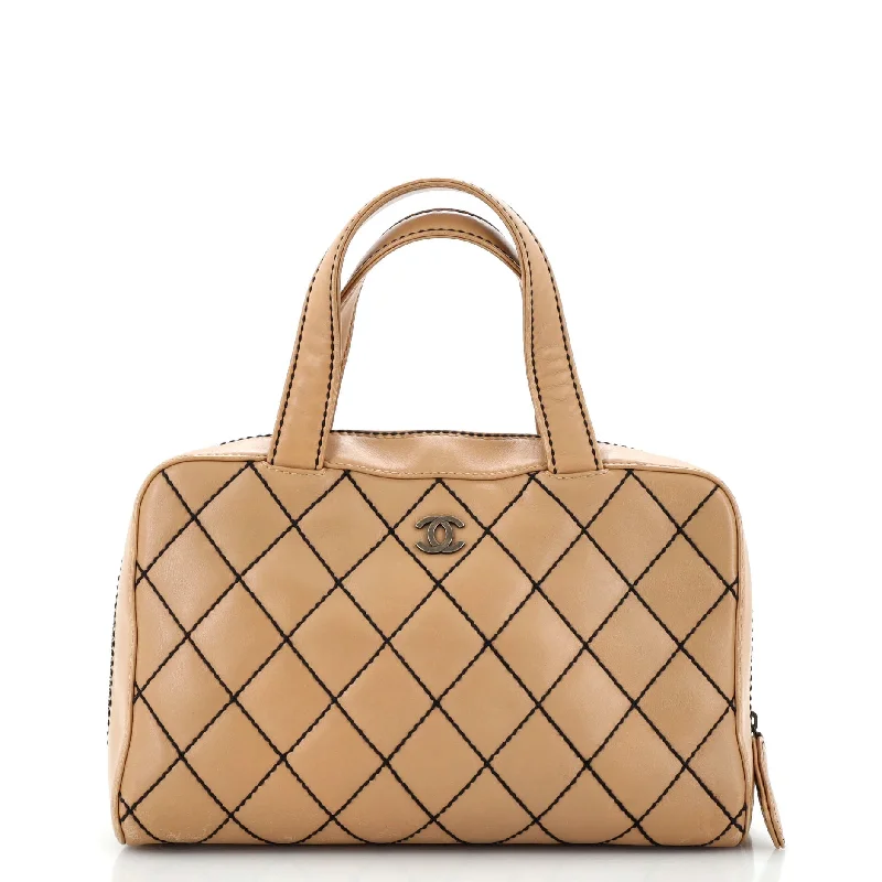 Plus-size satchel with a spacious interior for carrying all essentialsSurpique Boston Bag Quilted Leather Large