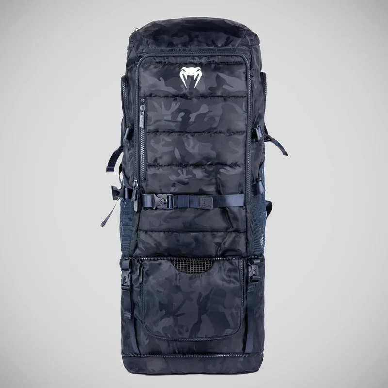 Studded backpack with a punk - rock edgeVenum Challenger Xtrem Back Pack Camo/Blue